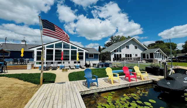 Waterfront Diamond Lake - Sandy beach