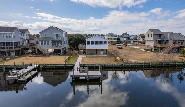 Waterfront dog-friendly 2BR with private boat dock