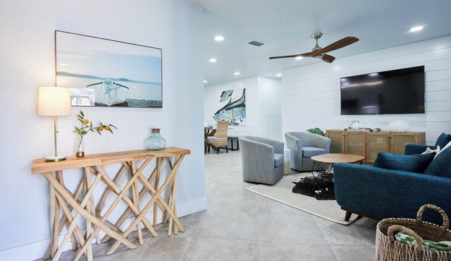 Waterfront+Dock l Commercial Ice Maker l 2 Kayaks