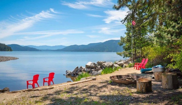 Waterfront, Dock, Lodge Home, Hot Tub, Teepee