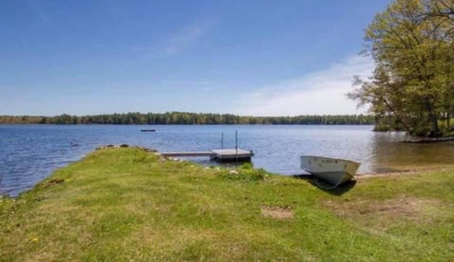 Waterfront, dog-friendly home on Damariscotta Lake with sunrise view
