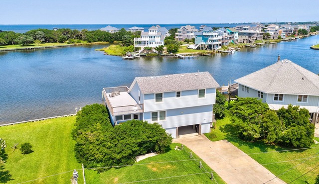 Waterfront, Dog-Friendly House w/Shared Pool, Free WiFi, Private W/D, Central AC