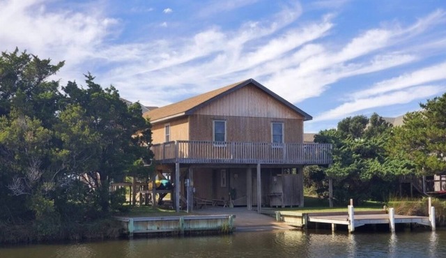 Waterfront, Dog friendly, & private boat ramp