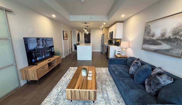 Waterfront downtown 2 BR, 2 Bath with 6 appliances