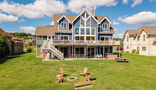 Waterfront Dreams: Lakefront, Indoor Pool, Dock Slip & Hot Tub!