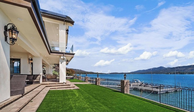 Waterfront Dreams: Luxurious Lakefront! Incredible Views! 5 Masters! A/C! Extravagant Outdoor Living! Hot Tub! Pool Table and more!