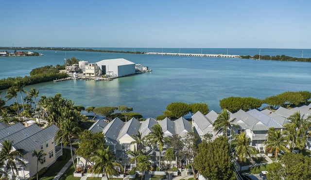 Waterfront Duck Key Villa - Sleeps 6