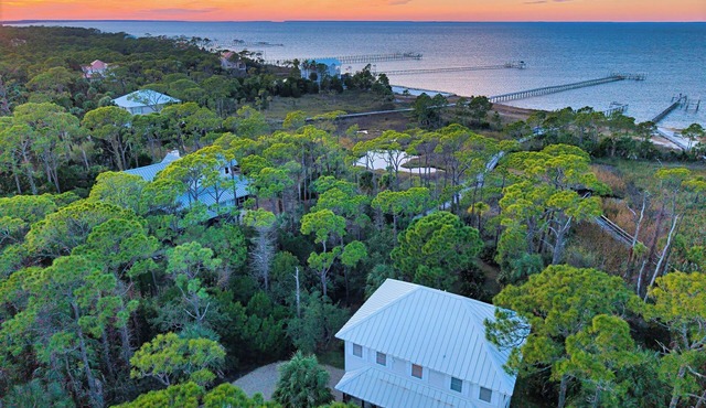 Waterfront! Easy Beach Access - 2 FREE BIKE RENTALS INCLUDED WITH YOUR STAY!