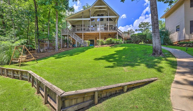 Waterfront Eatonton Escape w/Private Hot Tub!