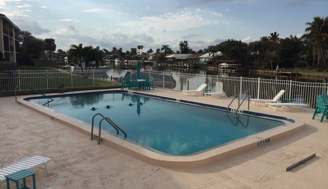 Waterfront! Enjoy Beautiful Sunsets and Fish off the Docks!