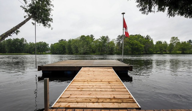 Waterfront Escape - Hot Tub, Large Dock, Beach Volley Ball, Fire Pit, King Beds