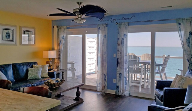 Waterfront Escape | 2 Lakeside Decks |Pool|12 ppl C207