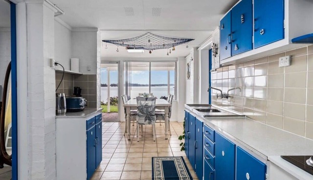 Waterfront Escape,Kayaks,Home Theatre