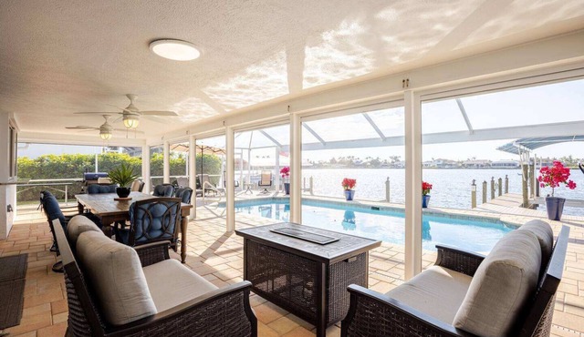 Waterfront Escape Luxurious Stay