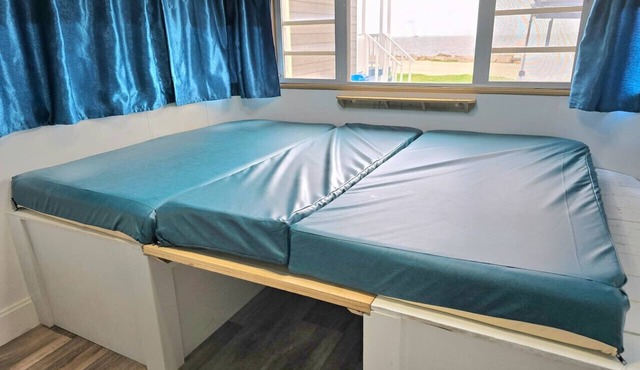 Waterfront Escape - Margie 1974 Silver Streak