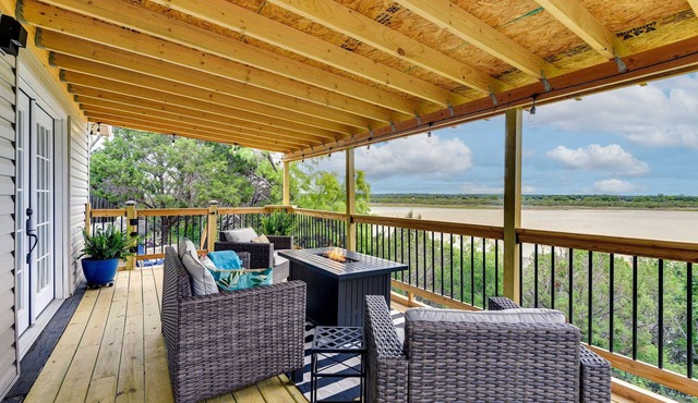 Waterfront Escape on Lake Granbury: Deck & Patio!