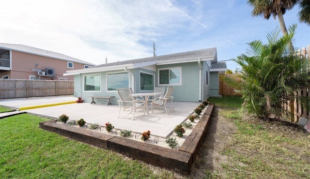 Waterfront Escape on the Manatee River - Charming 3-bedroom house in Ellenton