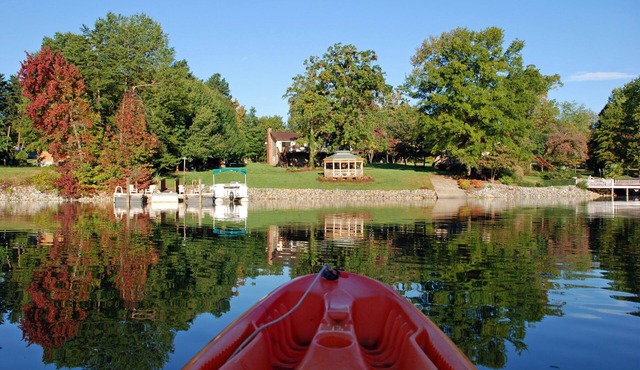 Waterfront escape - private dock & boat ramp, hot tub/game room/large back yard