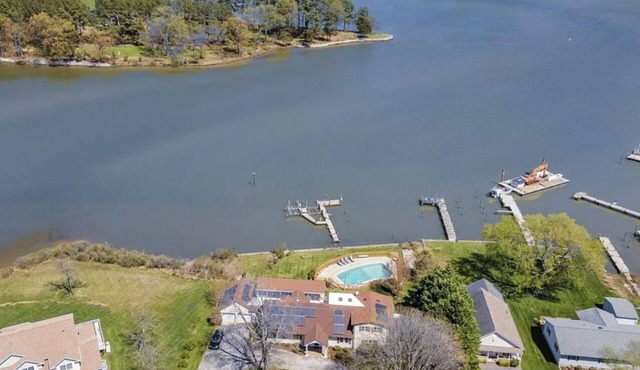 Waterfront Escape with Pool Nature Lover Paradise