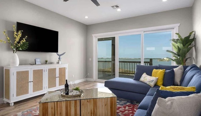 Waterfront Escape w/Pool, Hot Tub, Kayaks & Views