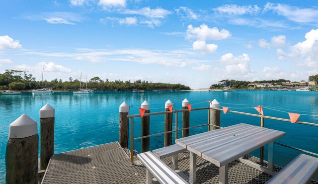 Waterfront Escape with Exclusive Jetty! 4 minutes walk into central Huskisson.