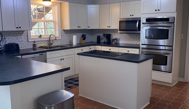 Waterfront Estate – 10-Sleeping Area Retreat on Private Lake