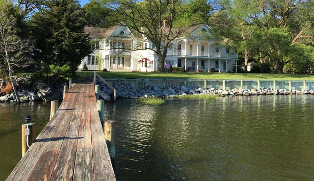 Waterfront Estate w/Pool, Dock, Sunset views near St. Michaels, sleeps 12+
