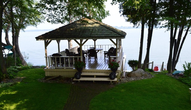 Waterfront Executive Retreat with a Hot Tub