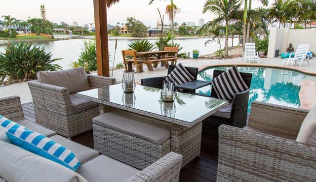 Waterfront Family Paradise, Pet Friendly, Broadbeach location location location