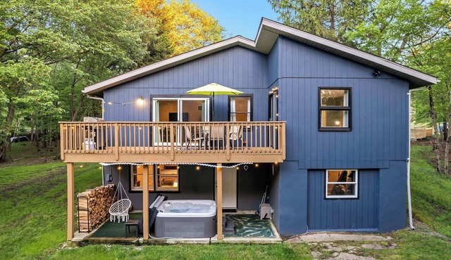 Waterfront Family Escape w/Hot Tub and Game Room