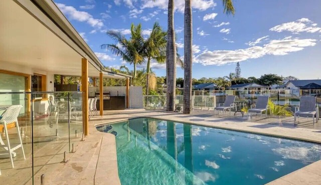 Waterfront Family Entertainer