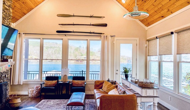 Waterfront family home on Smith Lake