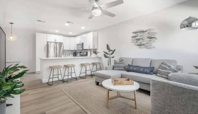 Waterfront-Family & Pet Friendly for 6