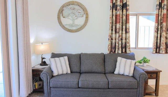 Waterfront, family resort, 2 separate units, Sauna, and Jacuzzi/sleeps 8