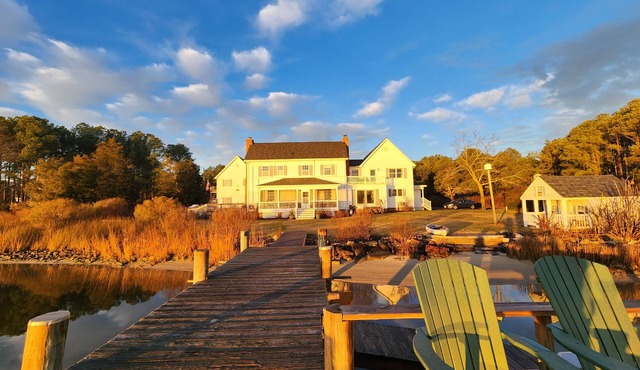 Waterfront Family Retreat with Pool on 7+ acres!