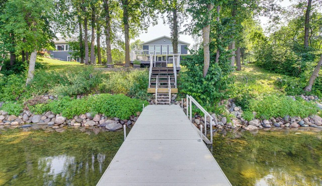 Waterfront Family Retreat on Lake Lida w/Dock
