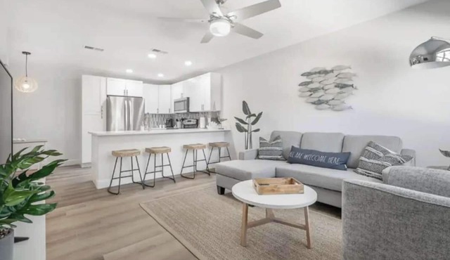 Waterfront-Family & Pet Friendly for 6