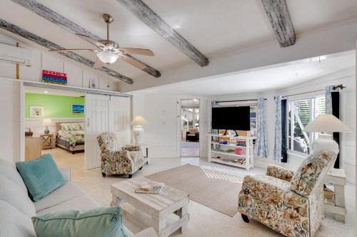 Waterfront Fishermans Paradise