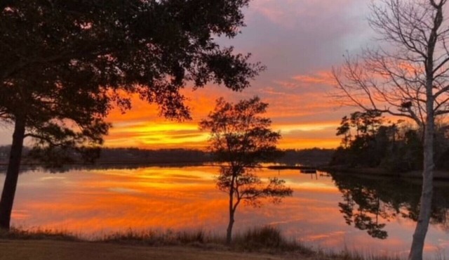 Waterfront Fishing Cottage w/Beautiful Sunsets