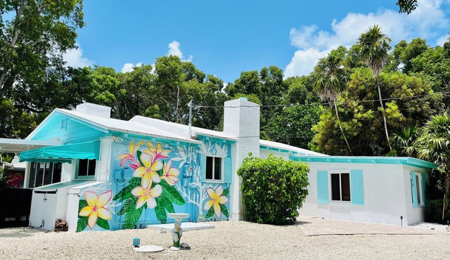 WATERFRONT FISHING COTTAGE/DOCKAGE + Walking distance to world famous Lorelei