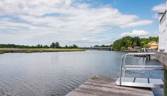 Waterfront Fishing Dock FirePit HotTub Deck GrillB
