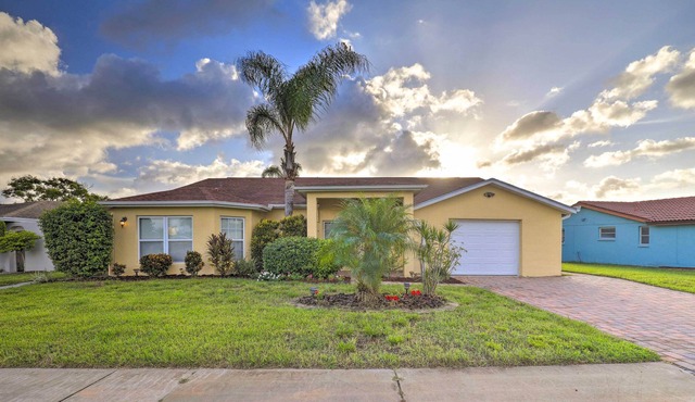 Waterfront Florida Home w/ Boat Lift & Kayaks!