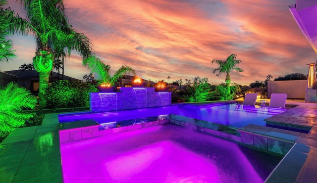 Waterfront,FREE Heated Pool, Spa & therapy Jets! Boat &Kayak! Indoor slides!