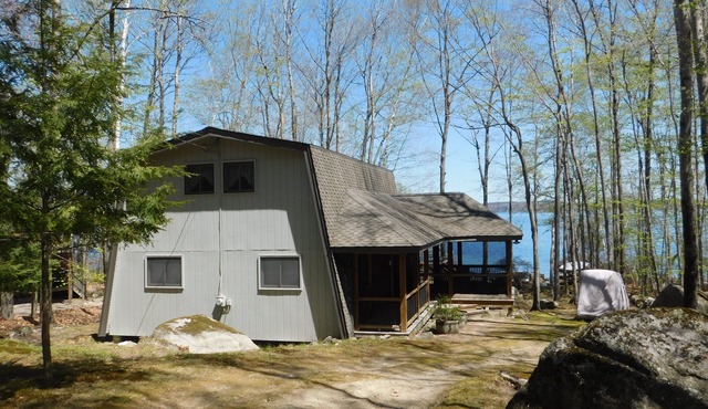 Waterfront Frye Island Cottage – Dock, Beach & Sunrise Views