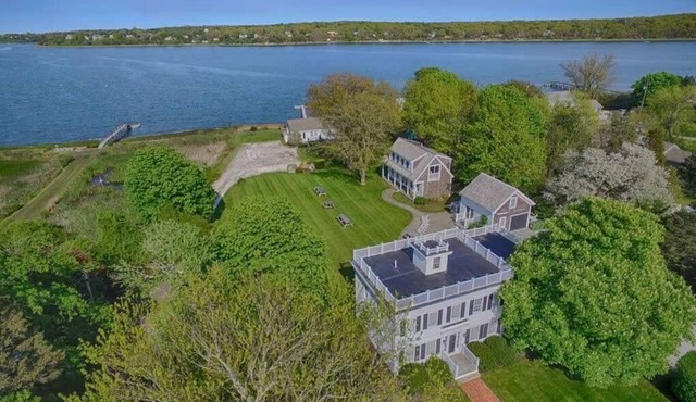 Waterfront Fun at this Huge Family Estate!