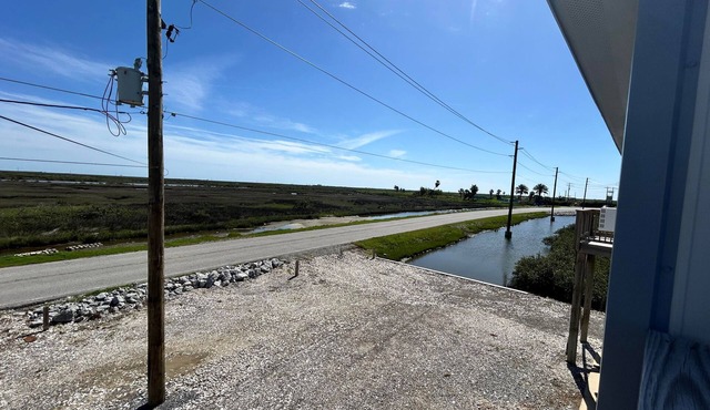 Waterfront Fun is Waterfront in Grand Isle w/boat access