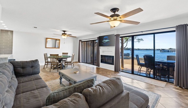 Waterfront Getaway☀️| Bay Views | Turtle's Cove | Dog-Friendly 🐾 | Fire Pit & Grill