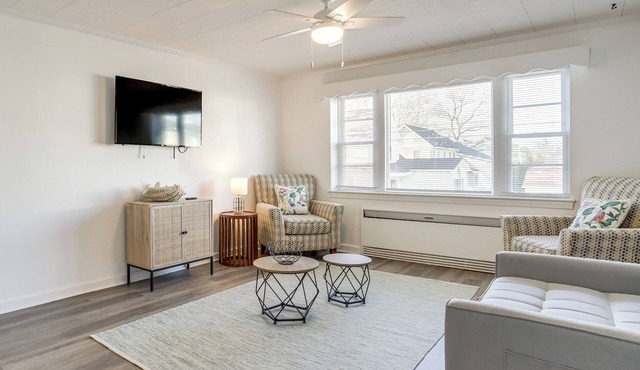 Waterfront Gem < 1 Mi to Dtwn Cambridge!