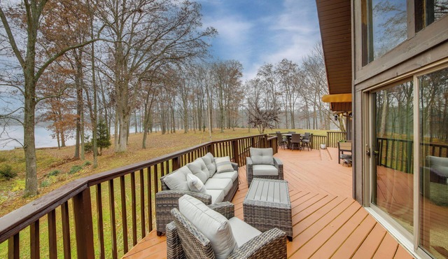 Waterfront Gem w/Private Dock on Sullivan Lake!