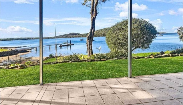 Waterfront getaway in quiet off-grid hamlet. Pet-friendly.